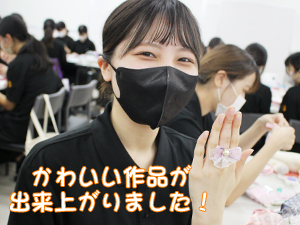 １年生、飾りのリボンを手作り！